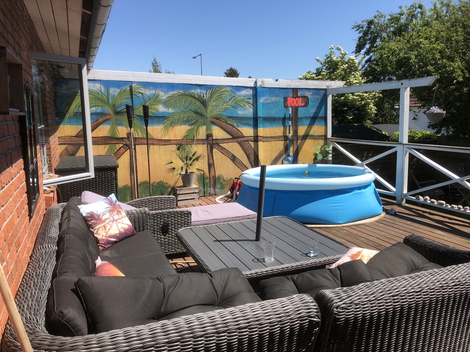 Pool och förlängning av terrassen