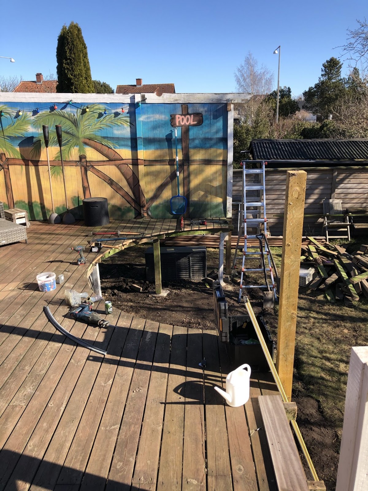 Pool och förlängning av terrassen