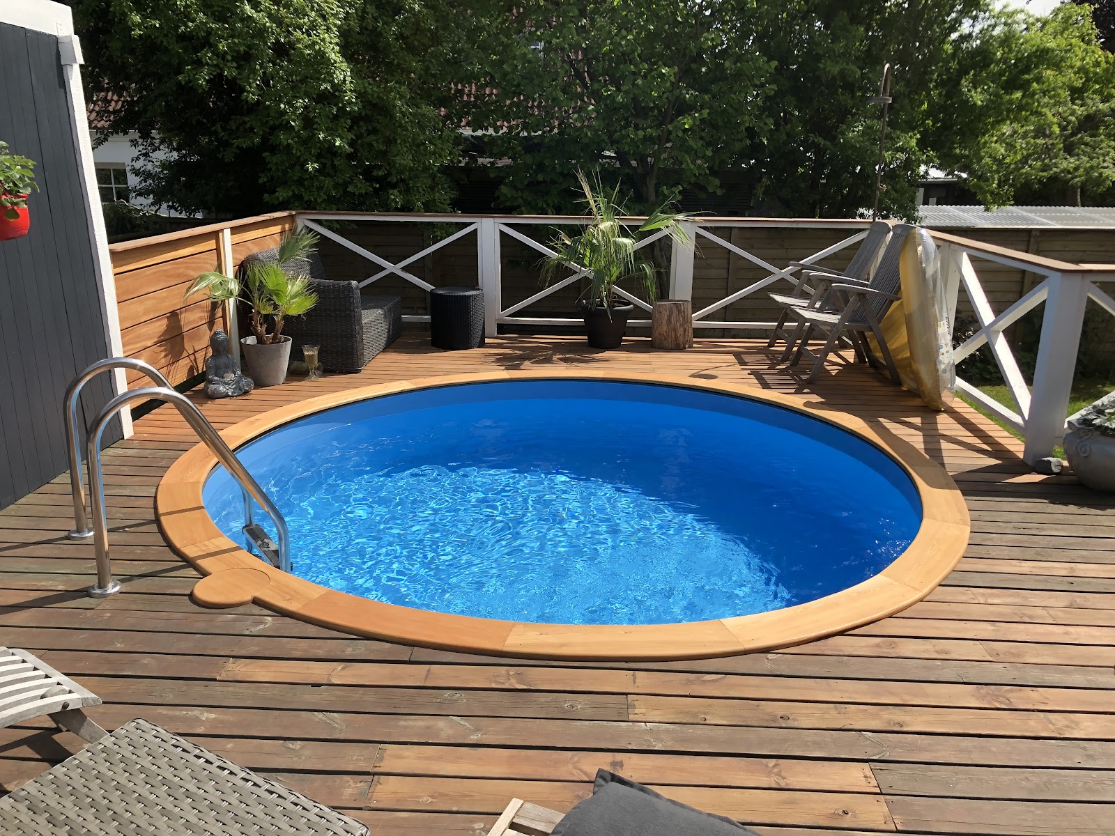 Pool och förlängning av terrassen