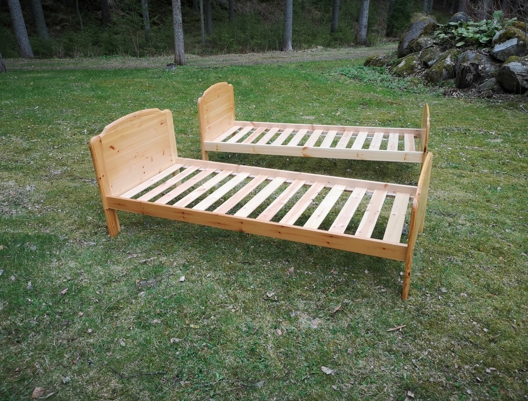 Upphöjd höjdbädd av gamla sängar