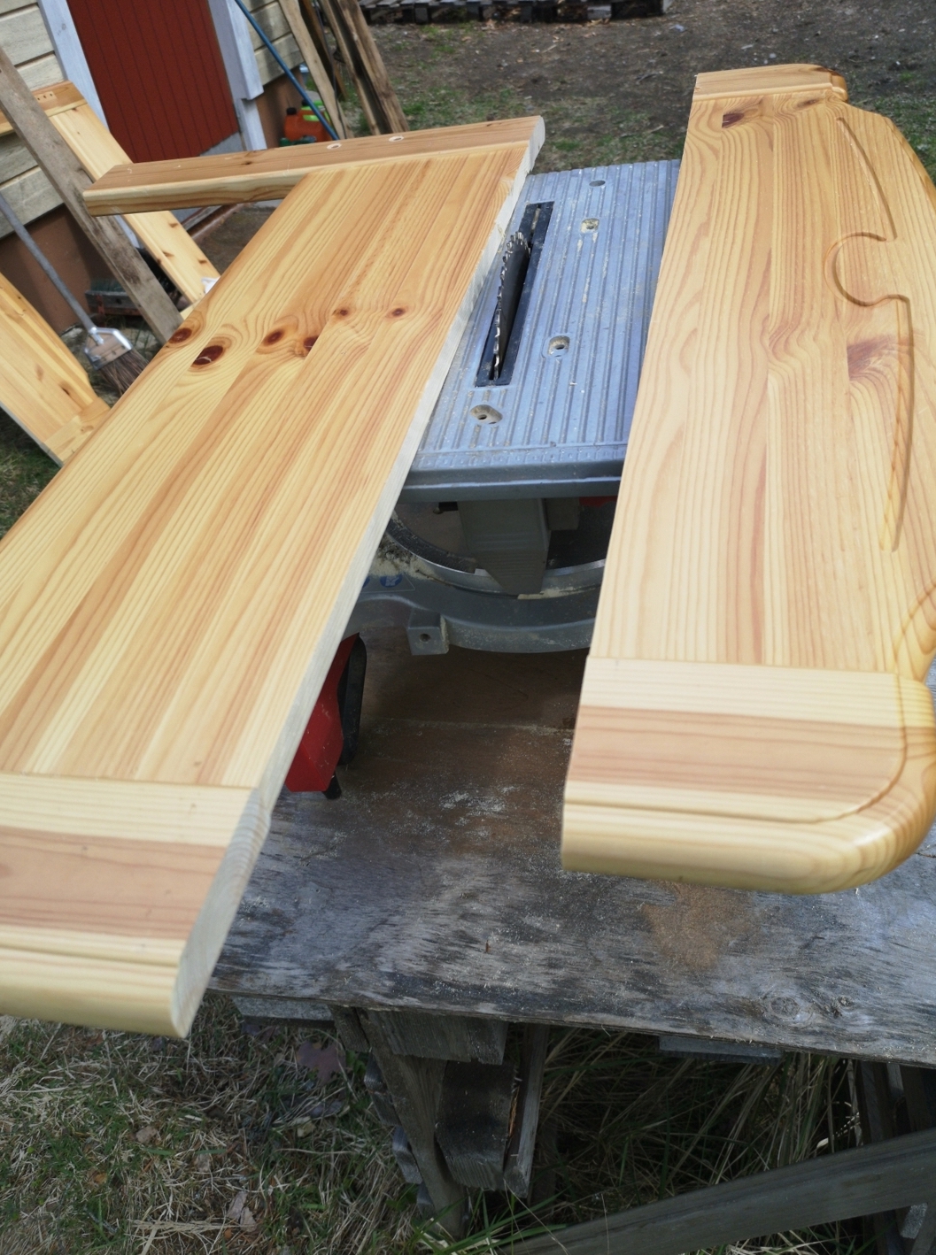 Upphöjd höjdbädd av gamla sängar