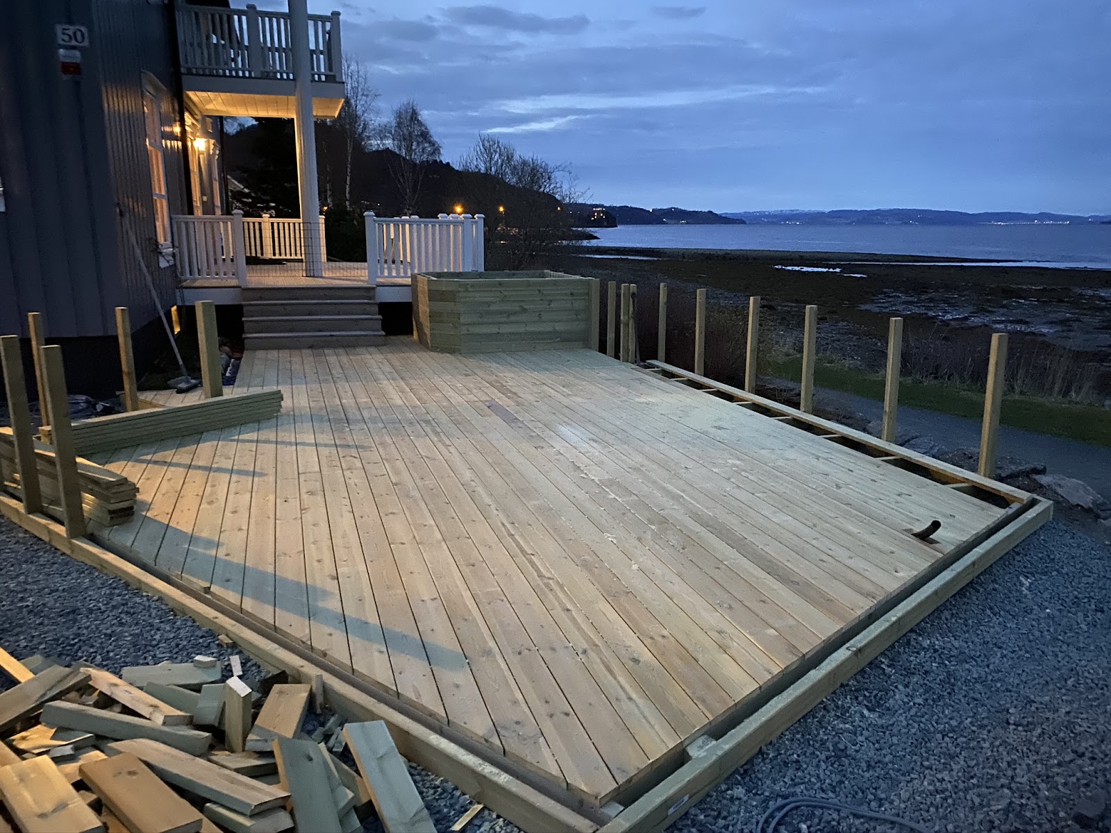 Utekök med matplats och pizzaugn