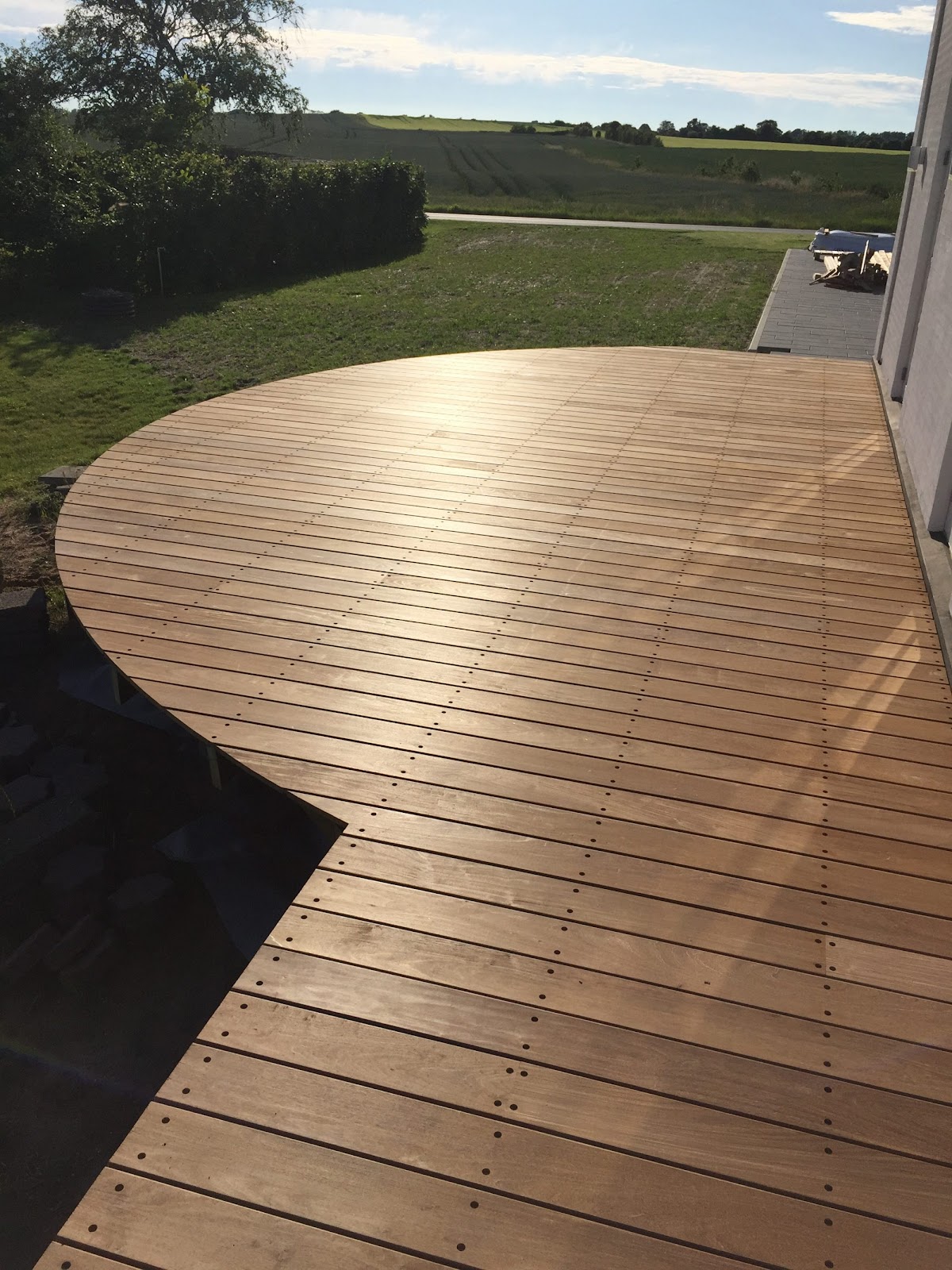 IPE terrass med enorm trappa