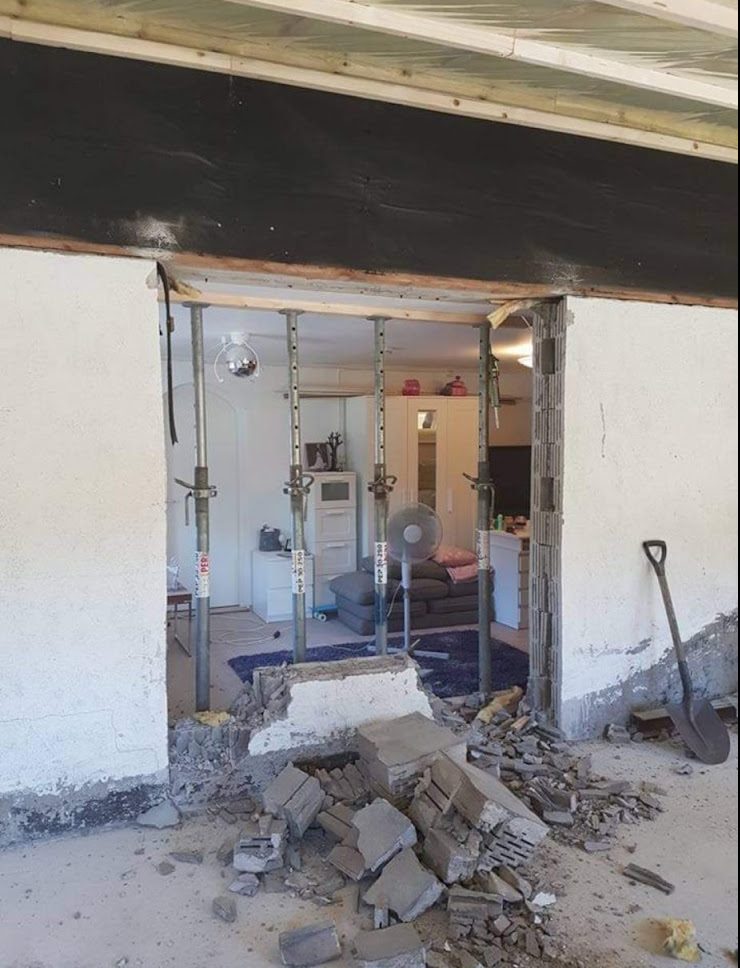 Tillbyggnad och täckt entré Initial