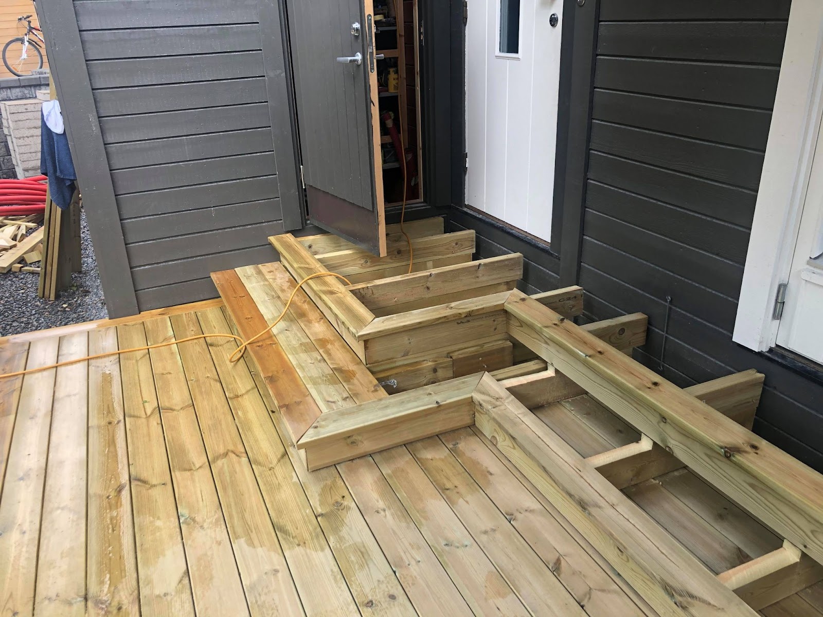 Uteplats med integrerat ljus