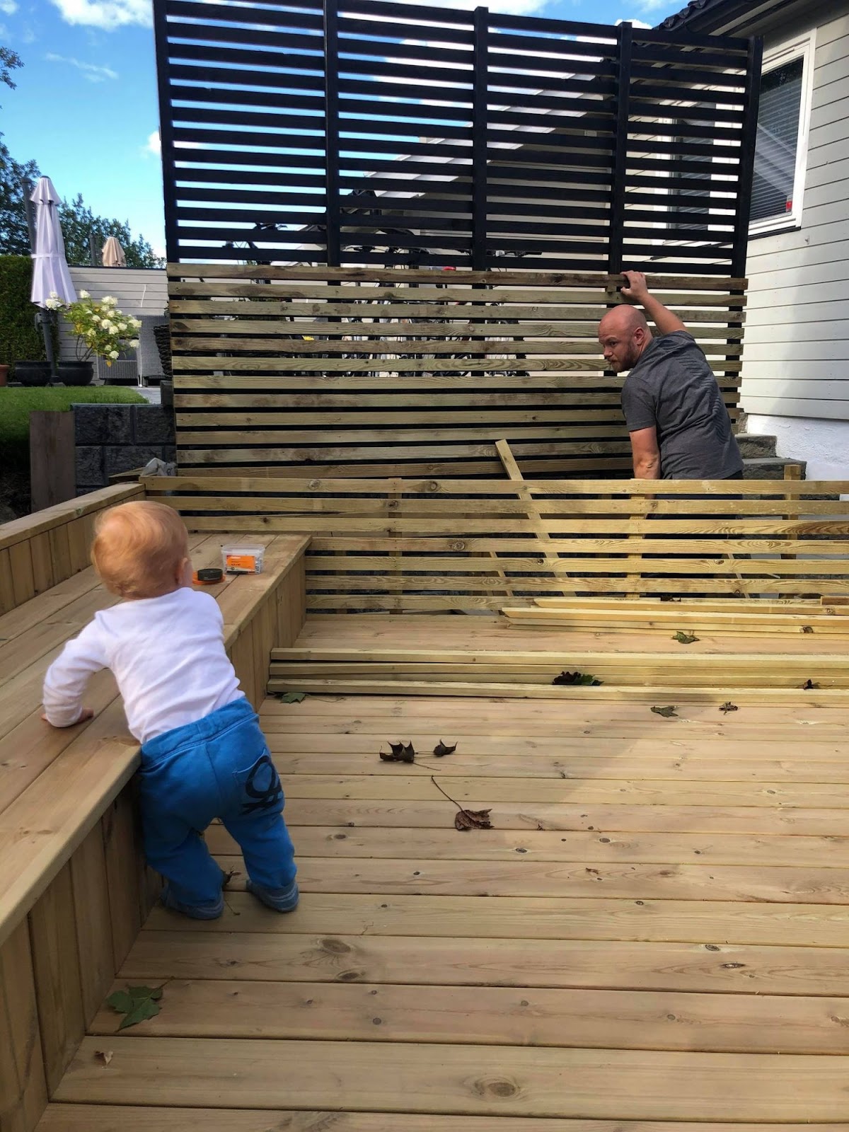 Uteplats med integrerat ljus