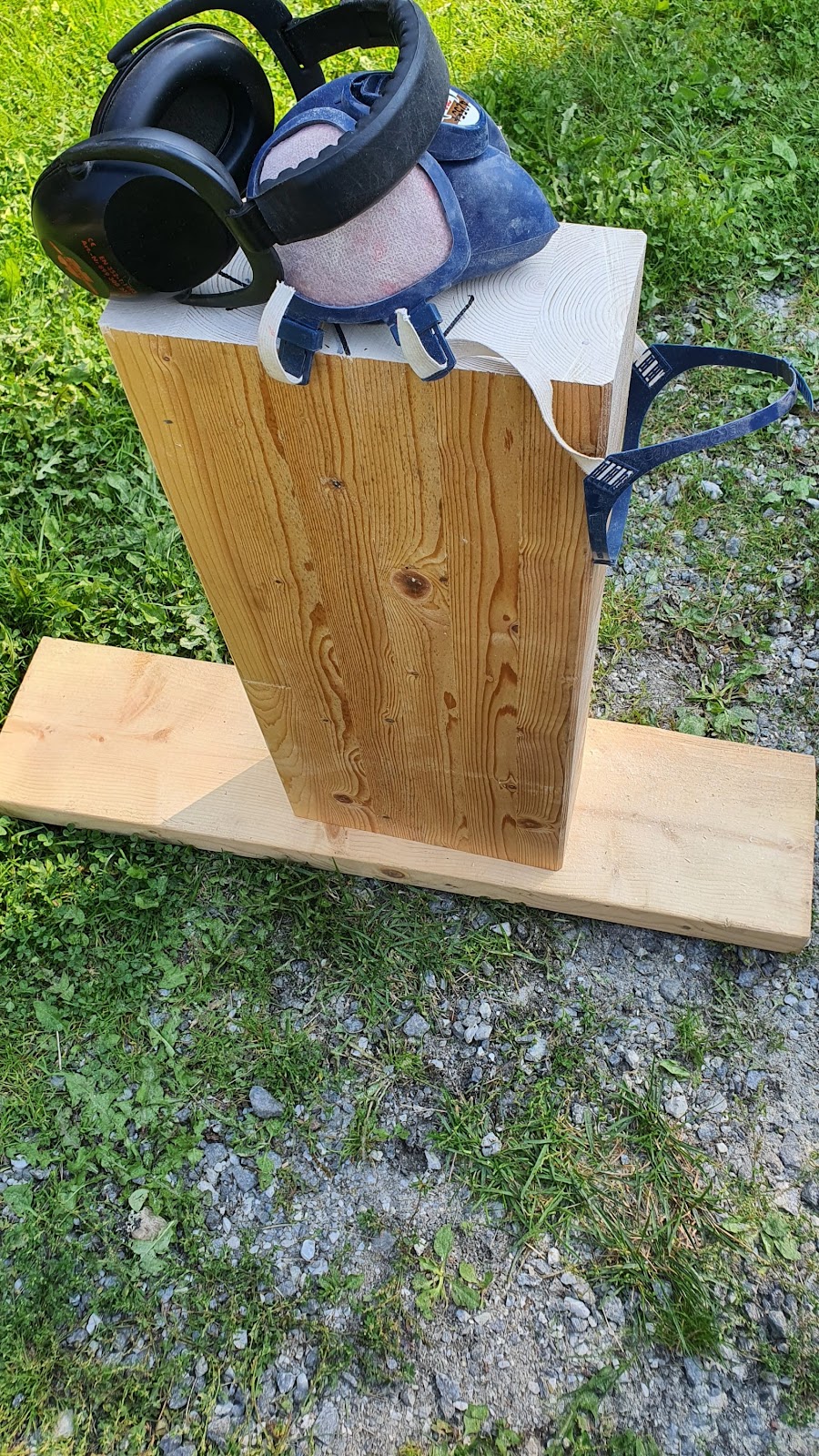 Konstnärligt bord med tjocka plankor