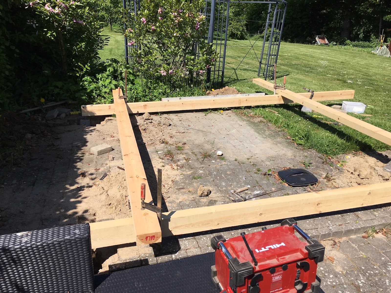 Paviljong till stenlagd terrass