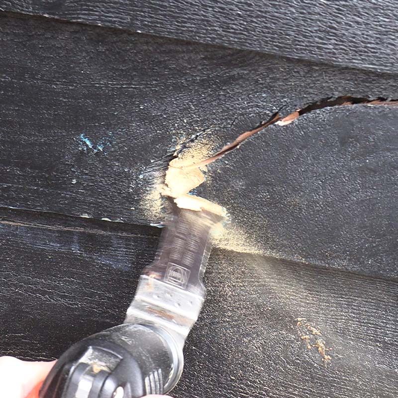 Laga sprickor i träfasad