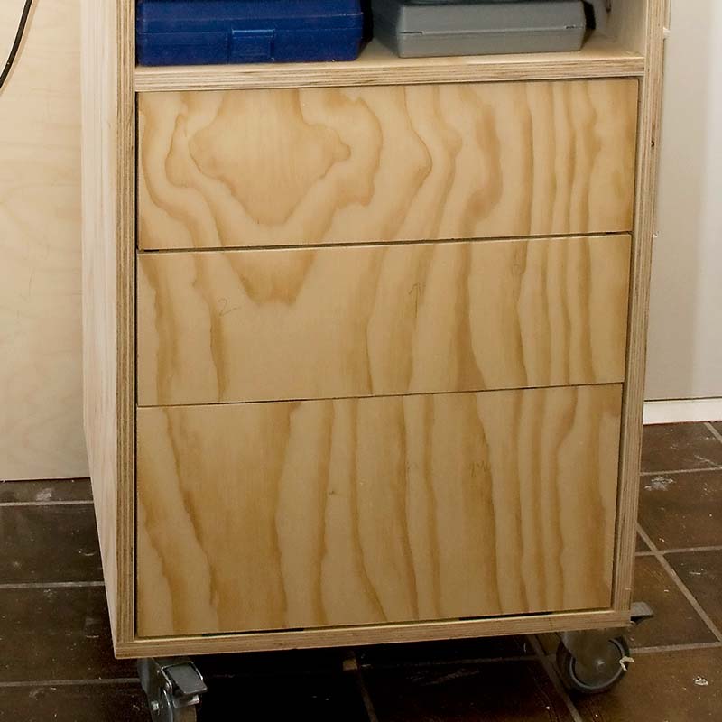 Behandling af krydsfiner indendørs