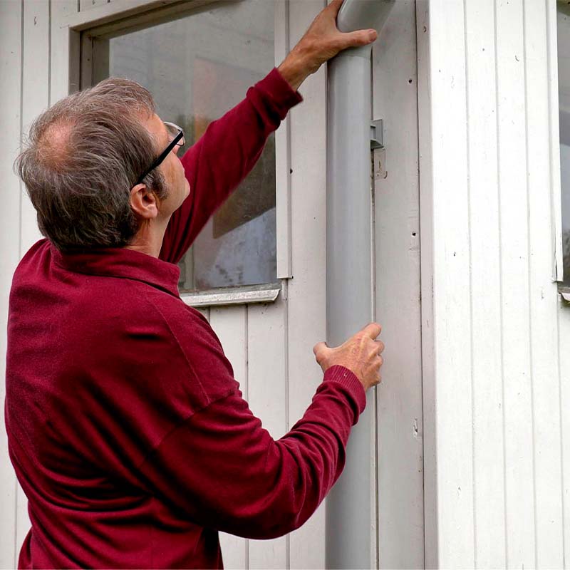 Skjut det nya stupröret på plats