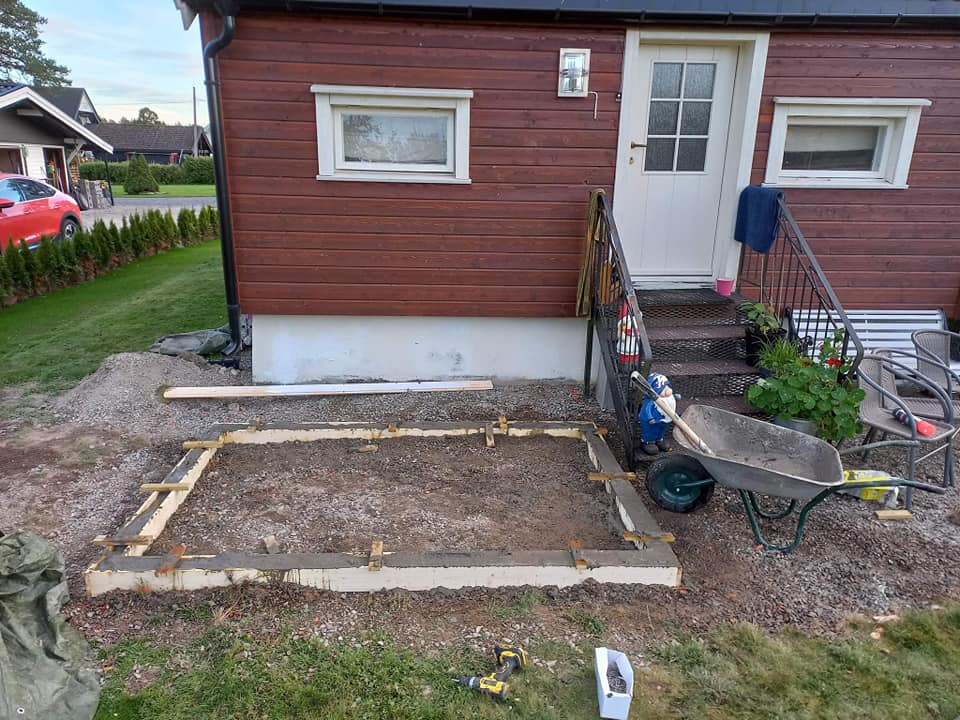 Puilla lämpiävä sauna