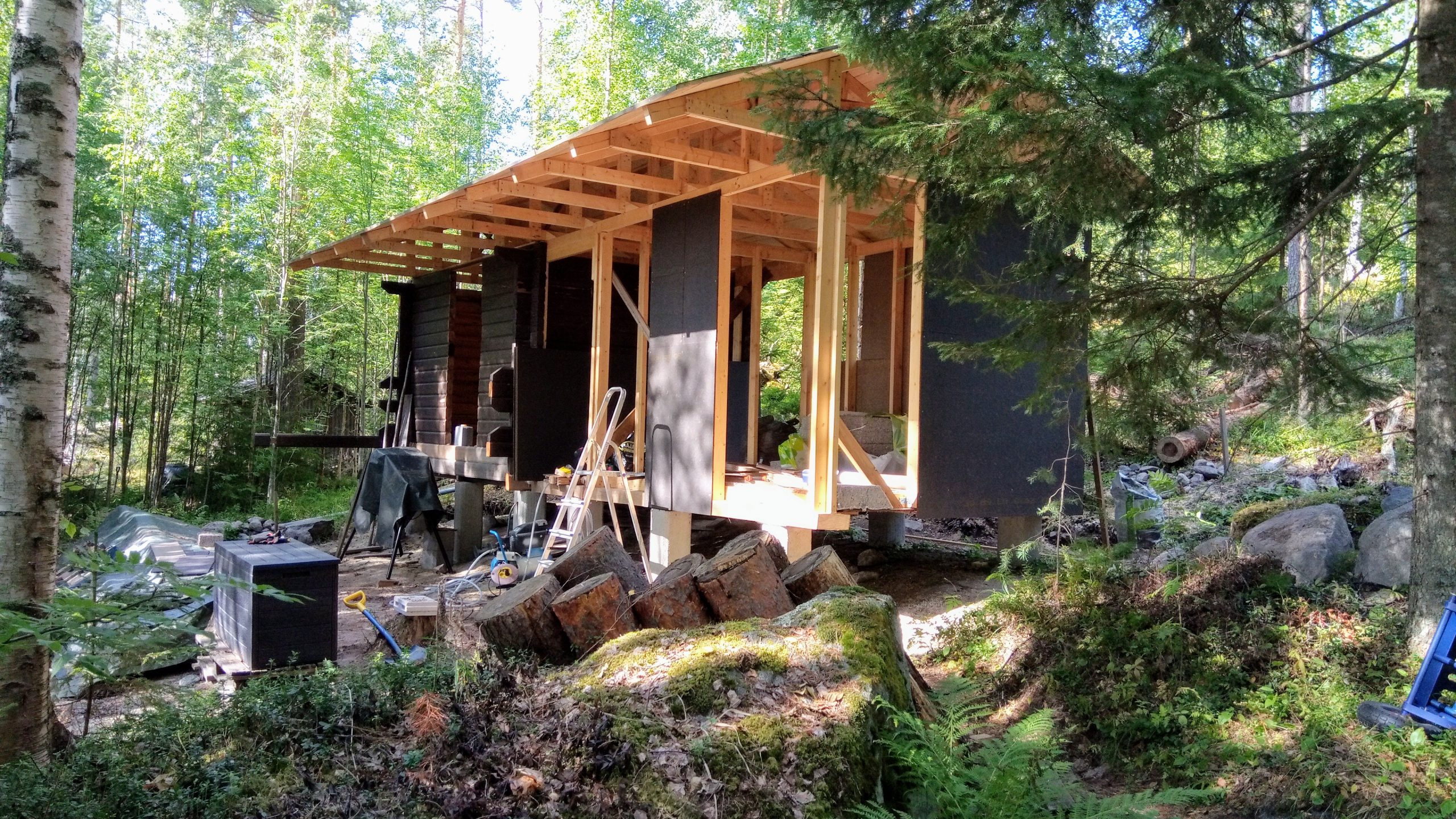 Sauna uusista ja vanhoista materiaaleista