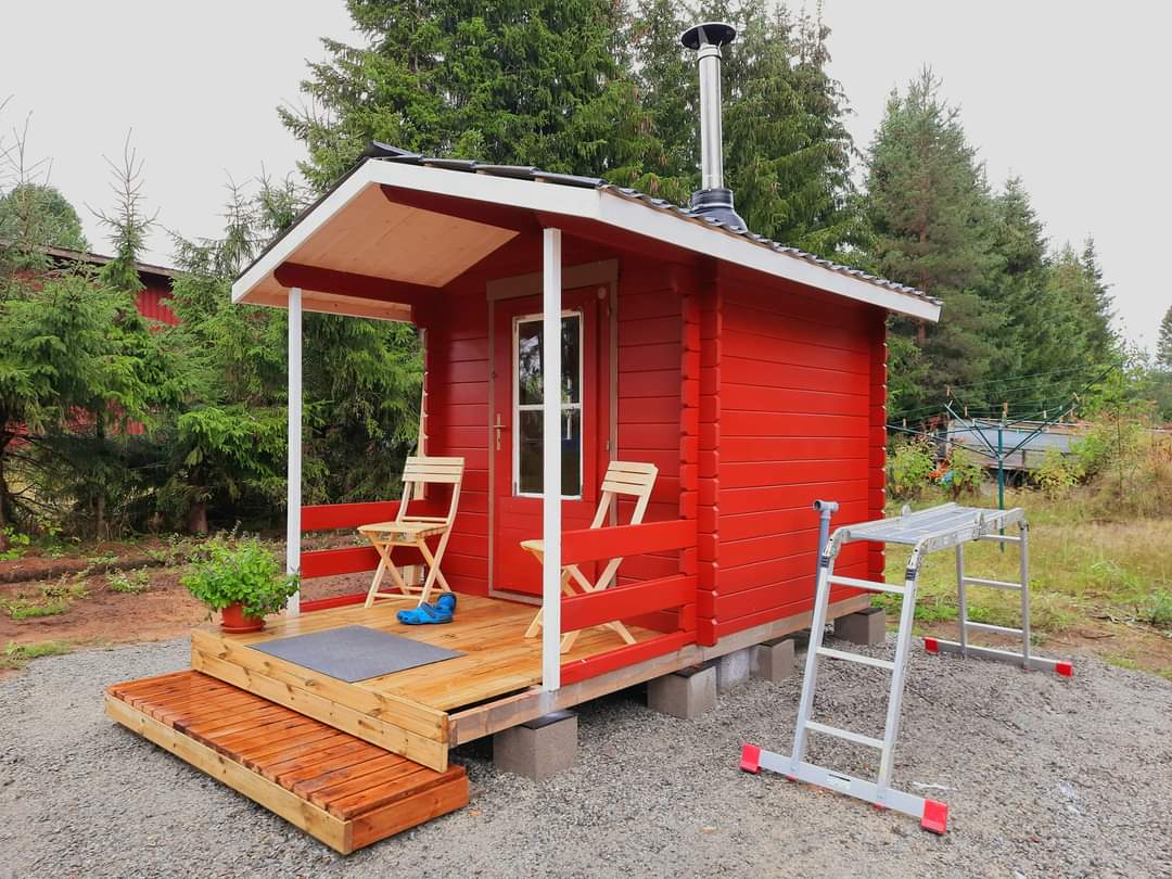 Sauna vanhasta leikkimökistä