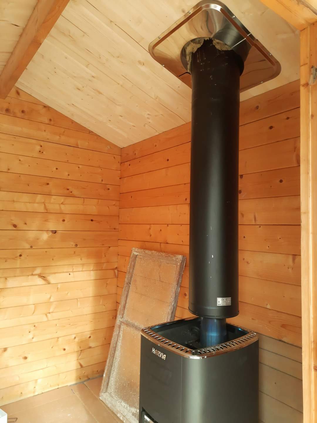 Sauna vanhasta leikkimökistä