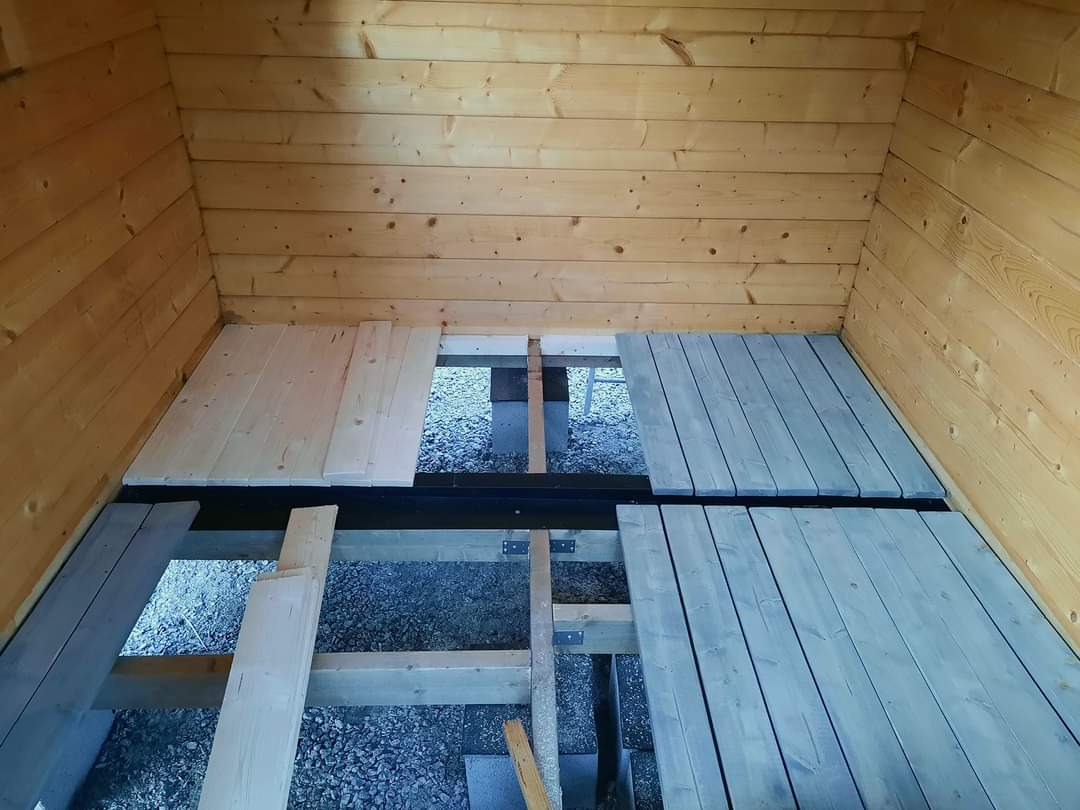 Sauna vanhasta leikkimökistä