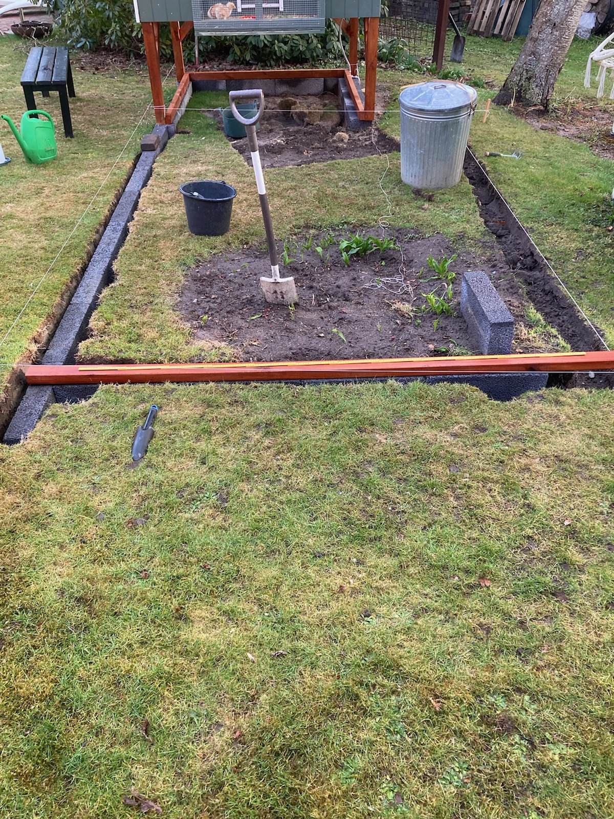 Hönshus med överbyggd gård