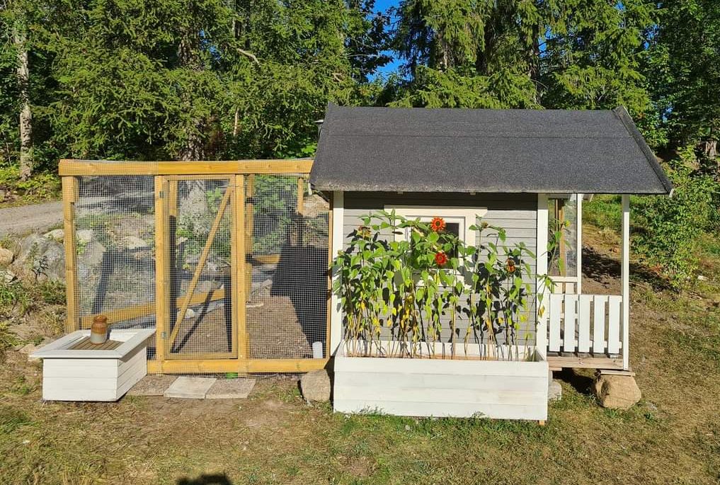 Hønsehus af gammelt legehus