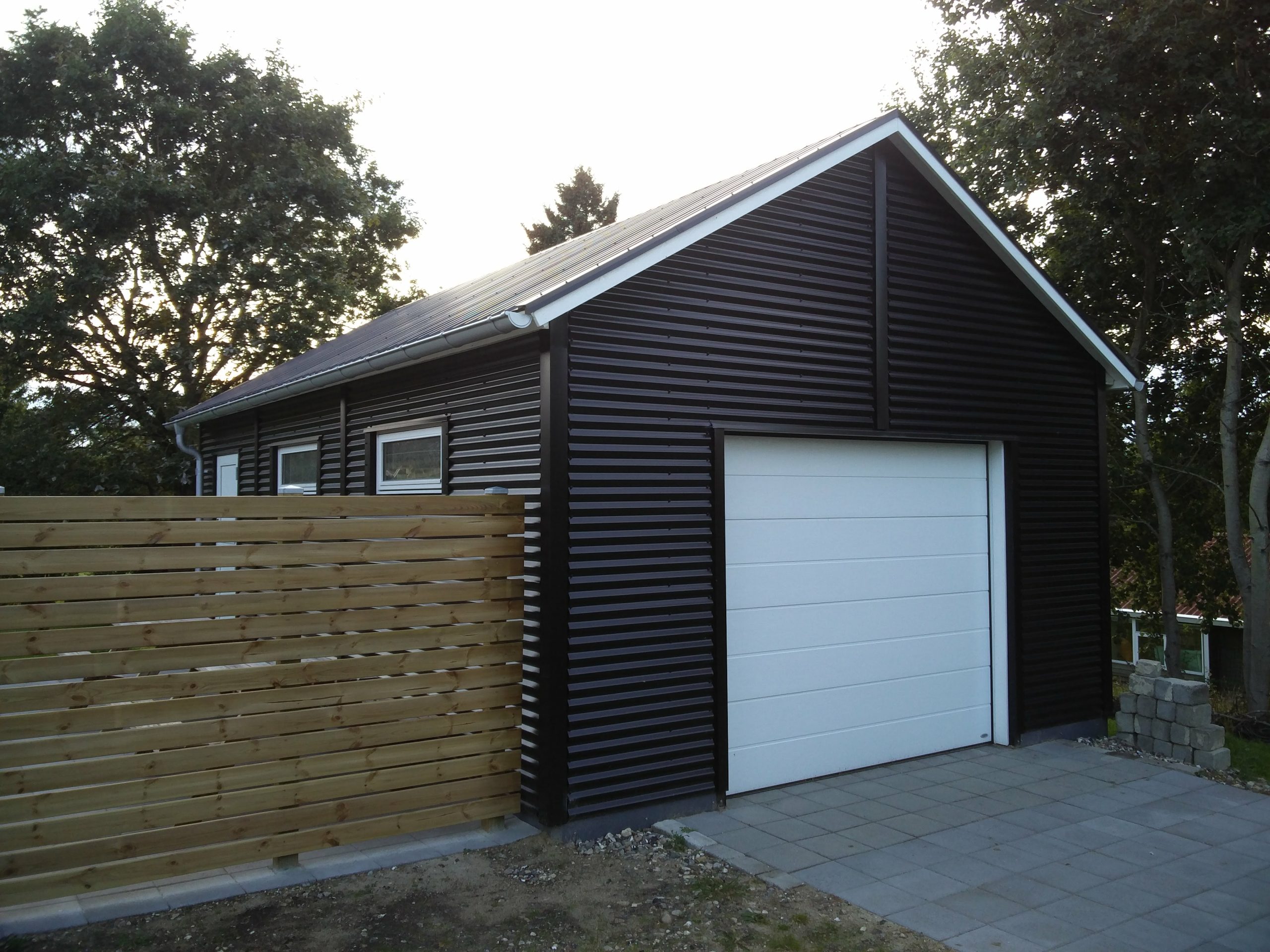 Garage med automatisk garageport