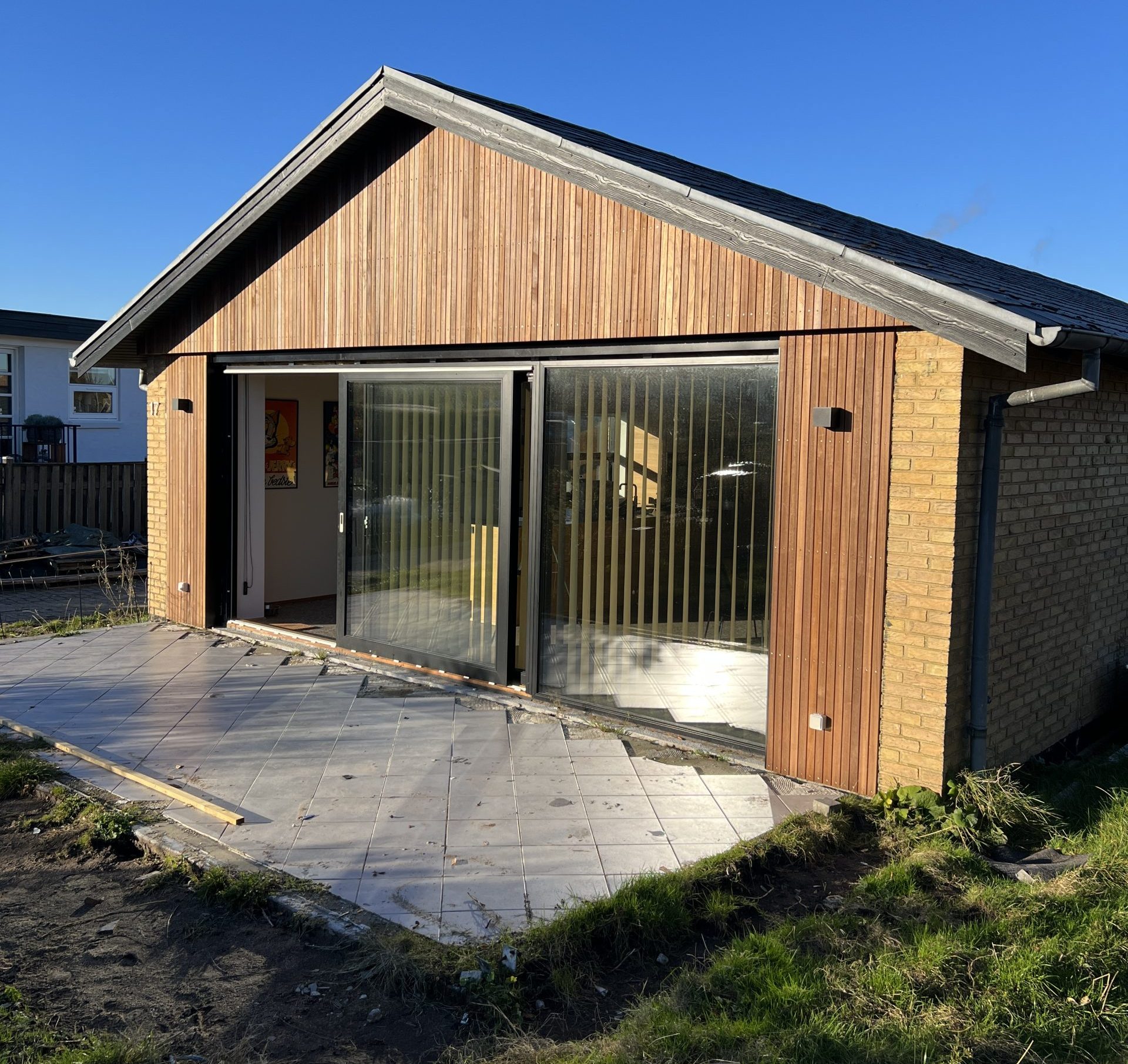 Uusi ulkoseinä bankirai-rimoista