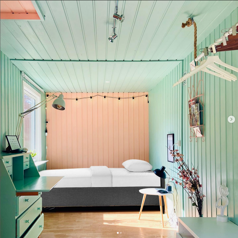 Gæsteværelse i gammel mandskabsvogn