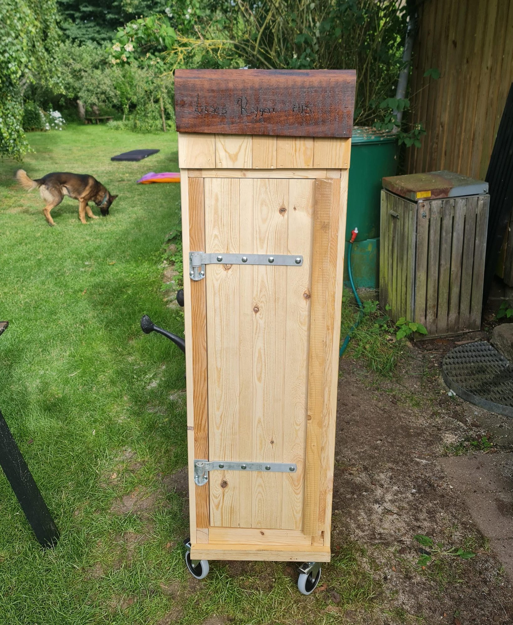 Hjemmelaget røykeskap