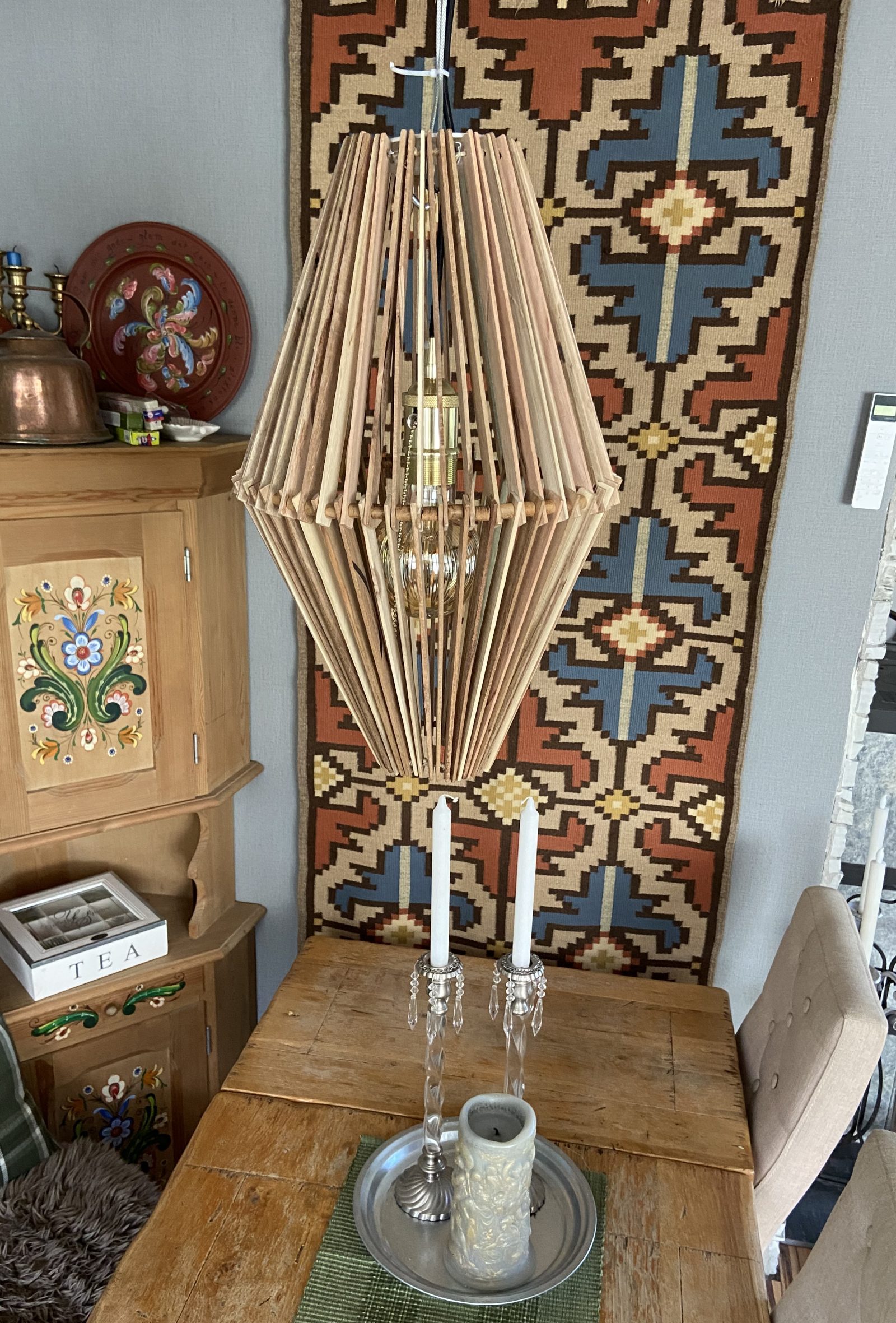 Lampe lavet af restmaterialer