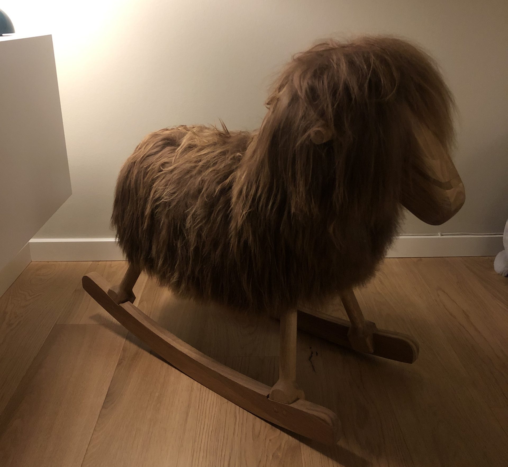 Gungfår av återanvänt trä