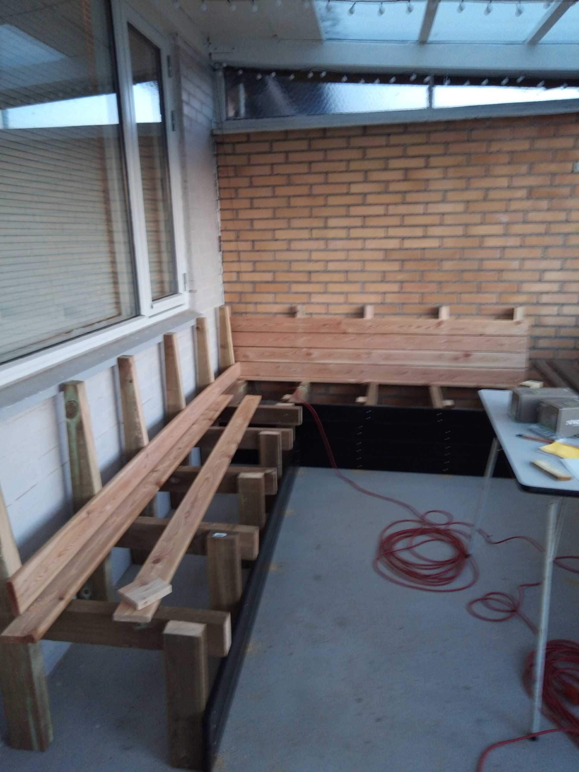 Hjørnesofa til terrassen med oppbevaring