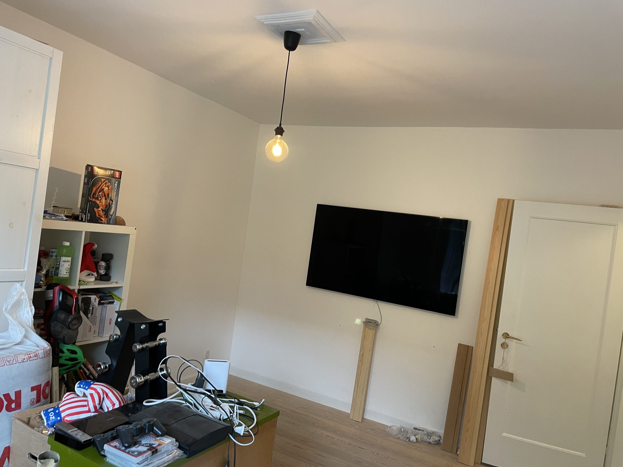 Skillevegg med walk-in closet