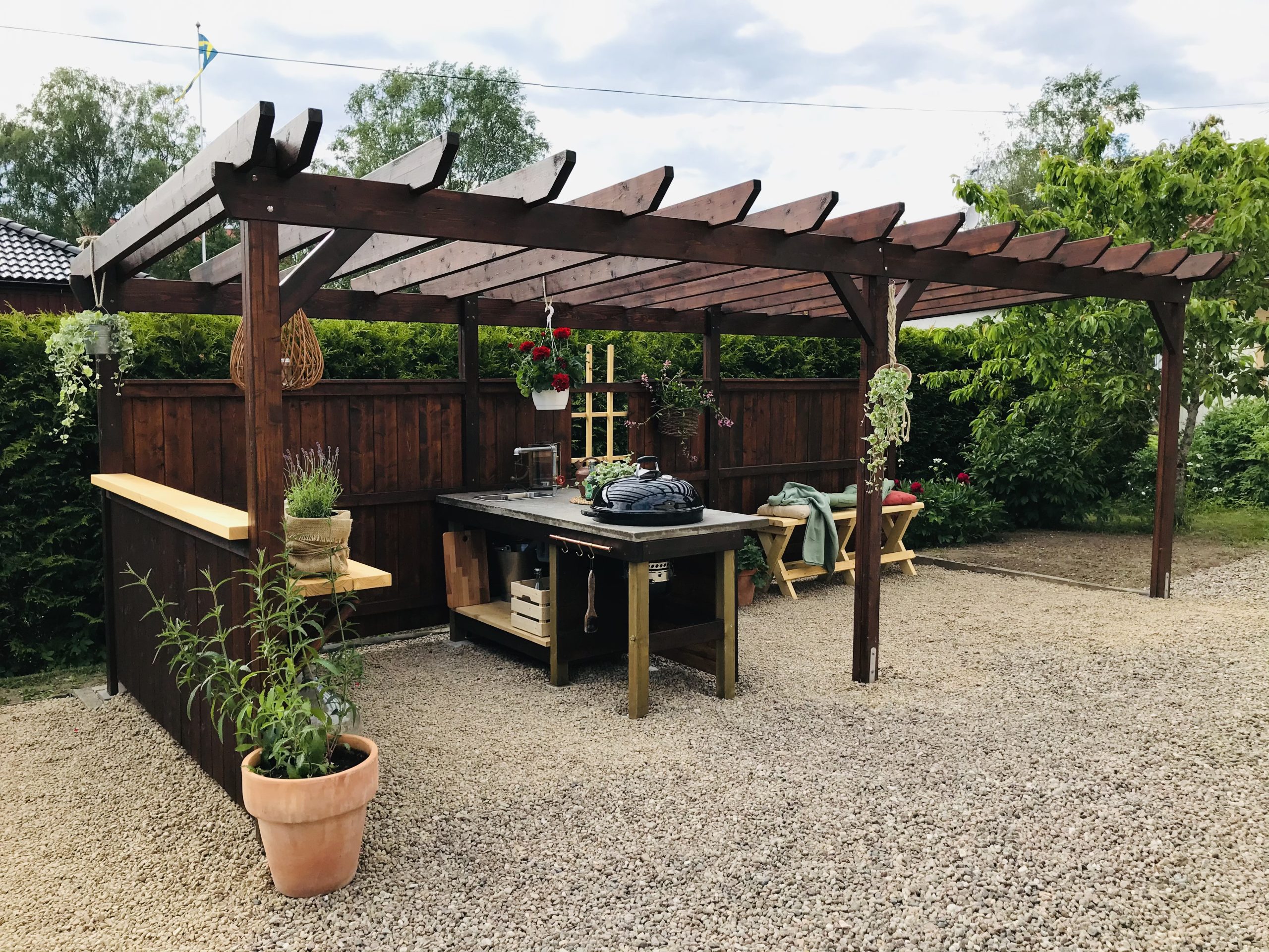 Pergola med utekjøkken og spa