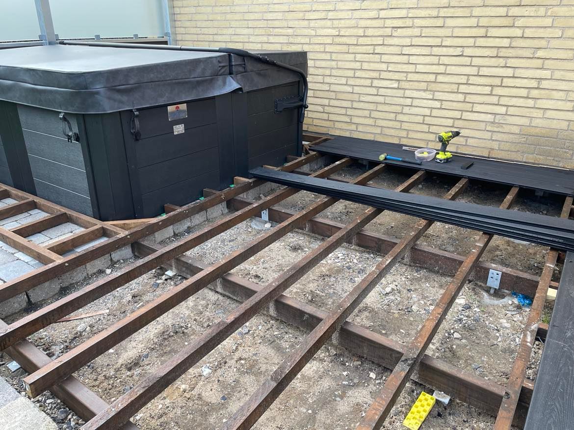 Terrasse med spahjørne og glashegn