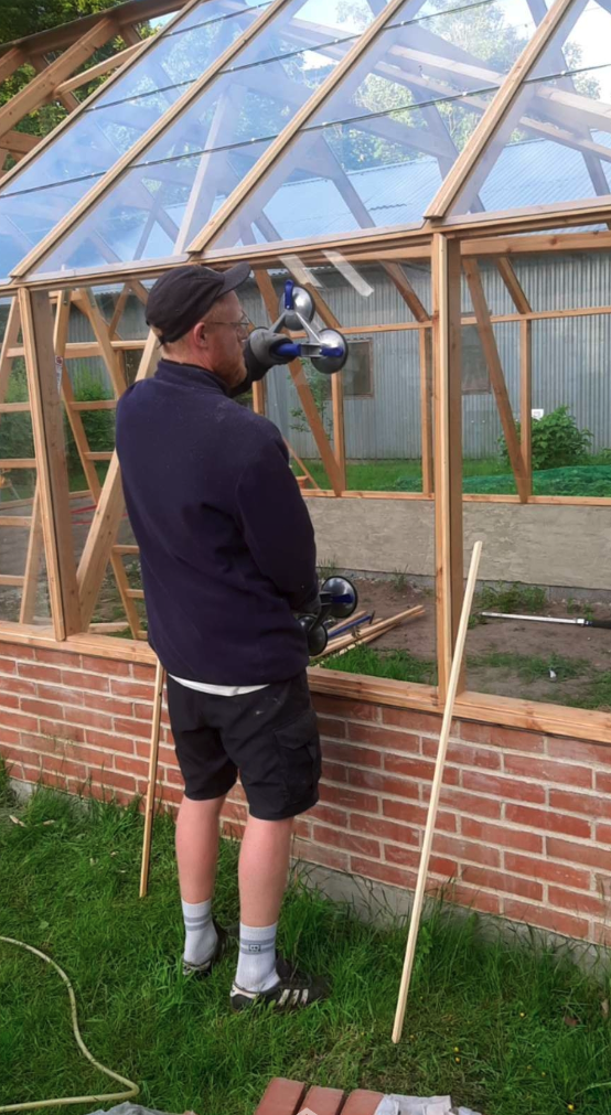 Stort orangeri med tegelstensgolv