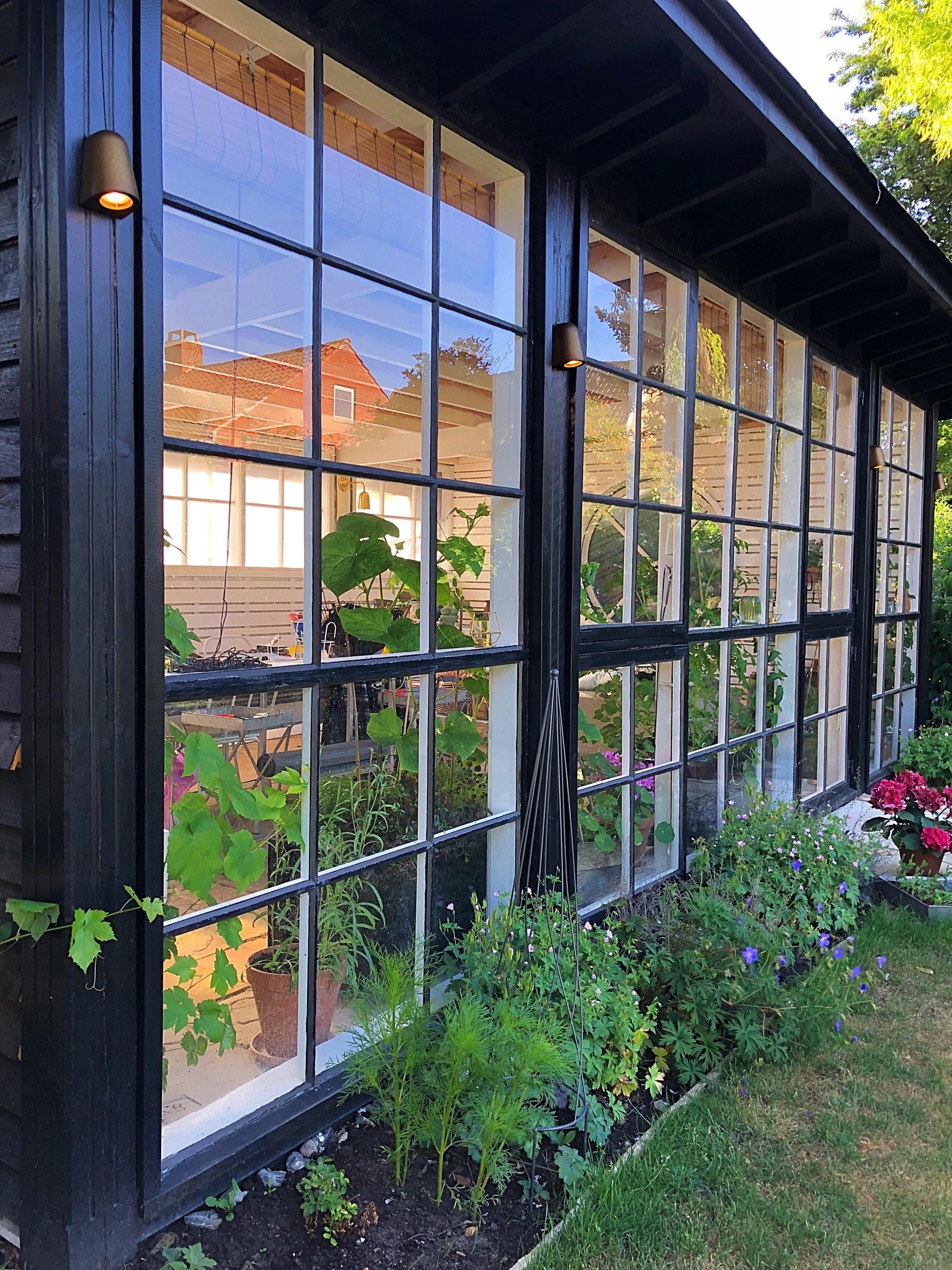 Lätt isolerat orangeri av återvunnet material