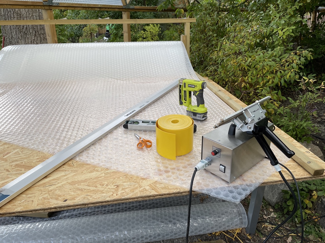 Kupolväxthus till frukt och bär