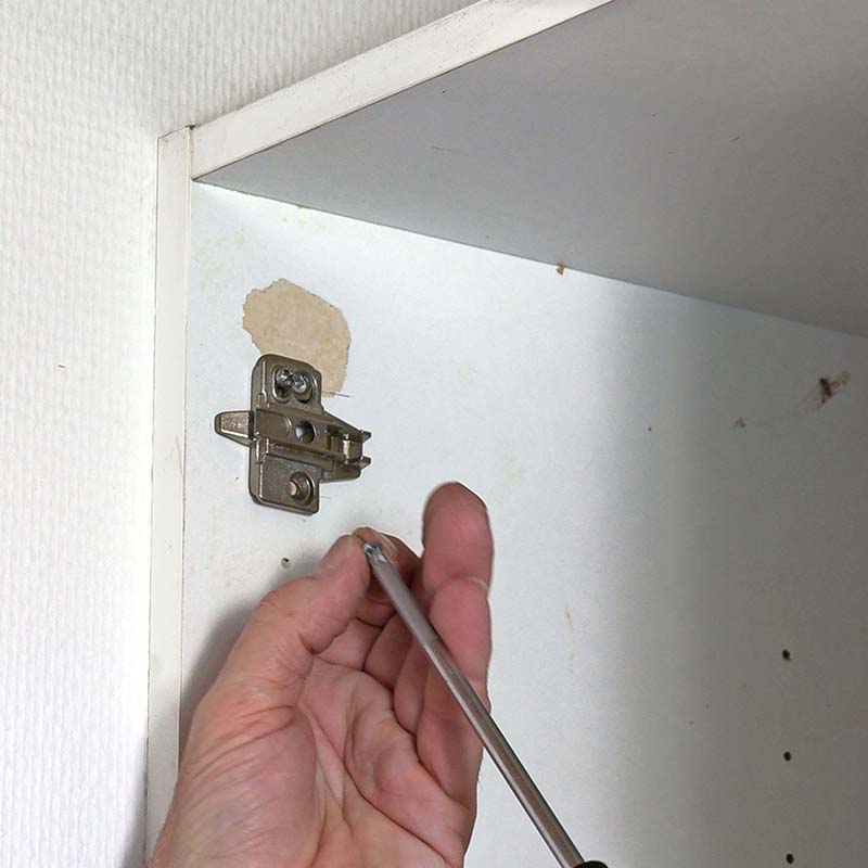 Sett hengslene på plass igjen