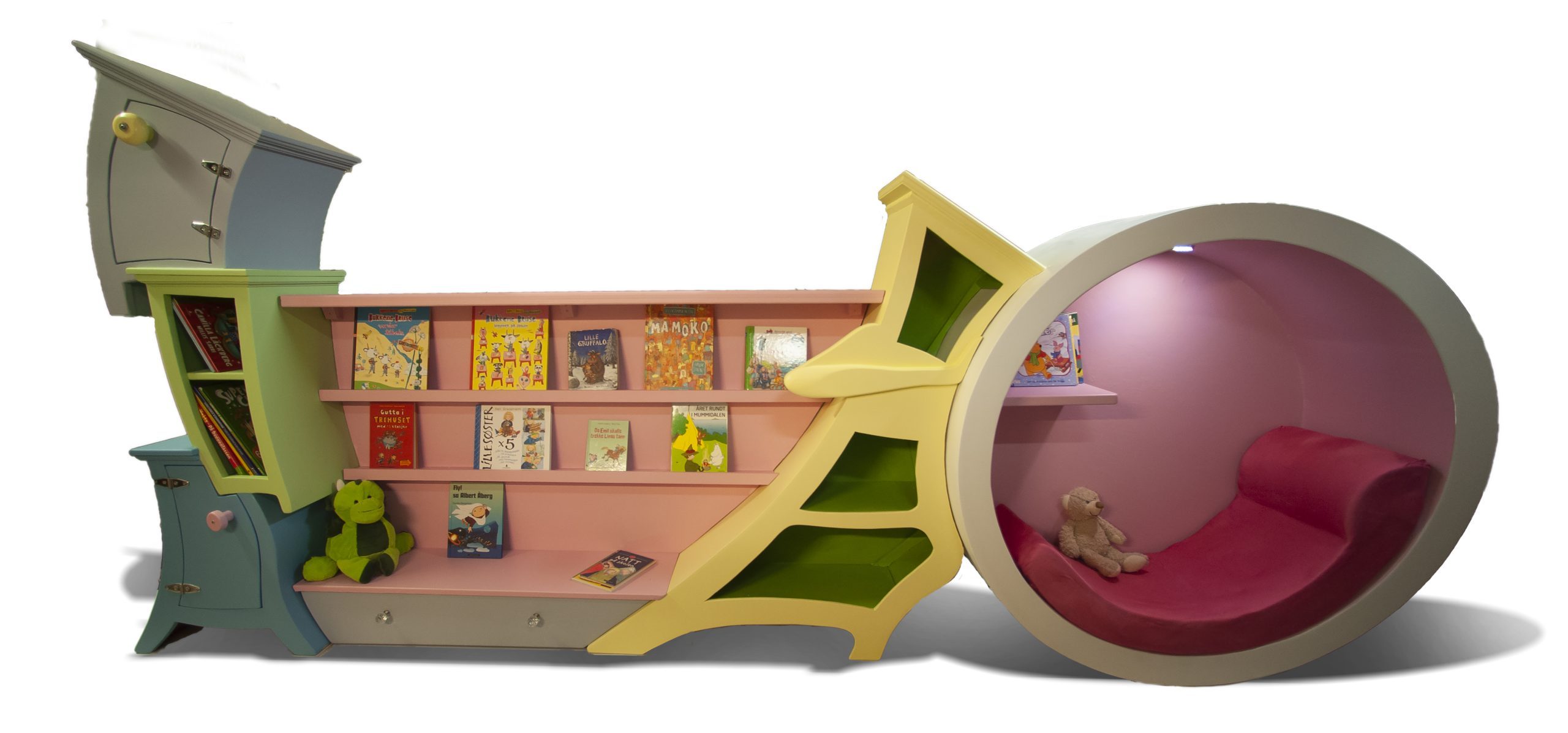 Seikkailuhylly lukupaikalla