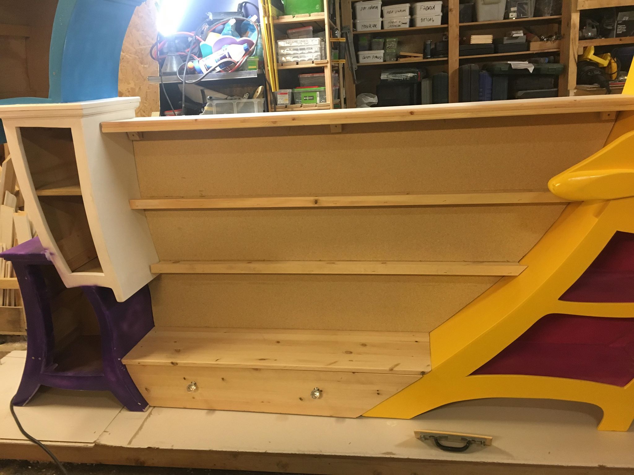 Eventyrhylde med læseplads