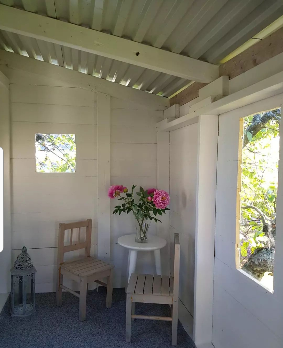 Lekehus i toppen av et epletre