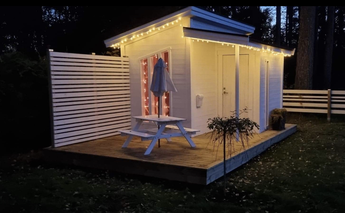 Lekehus med tilhørende terrasse