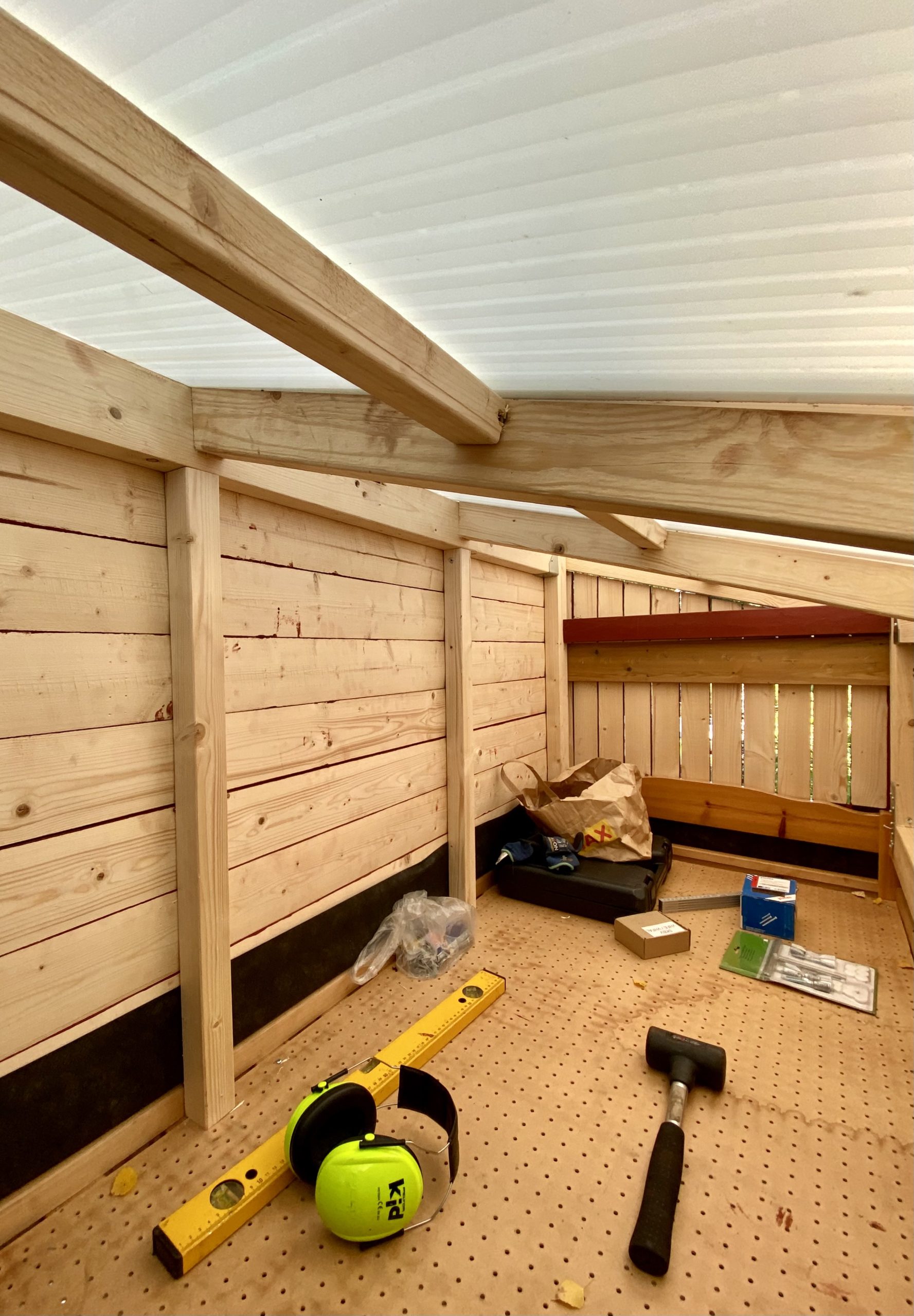 Lekehus bygget av køyeseng