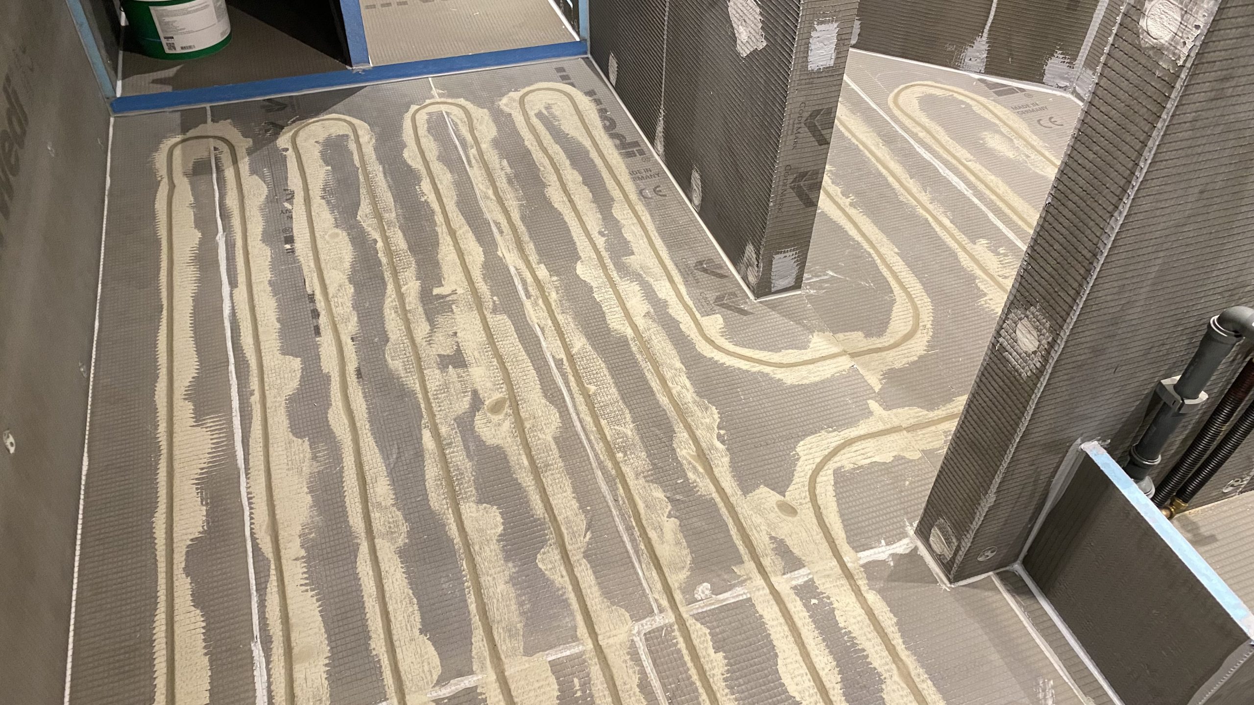 Yläkerran kylpyhuone