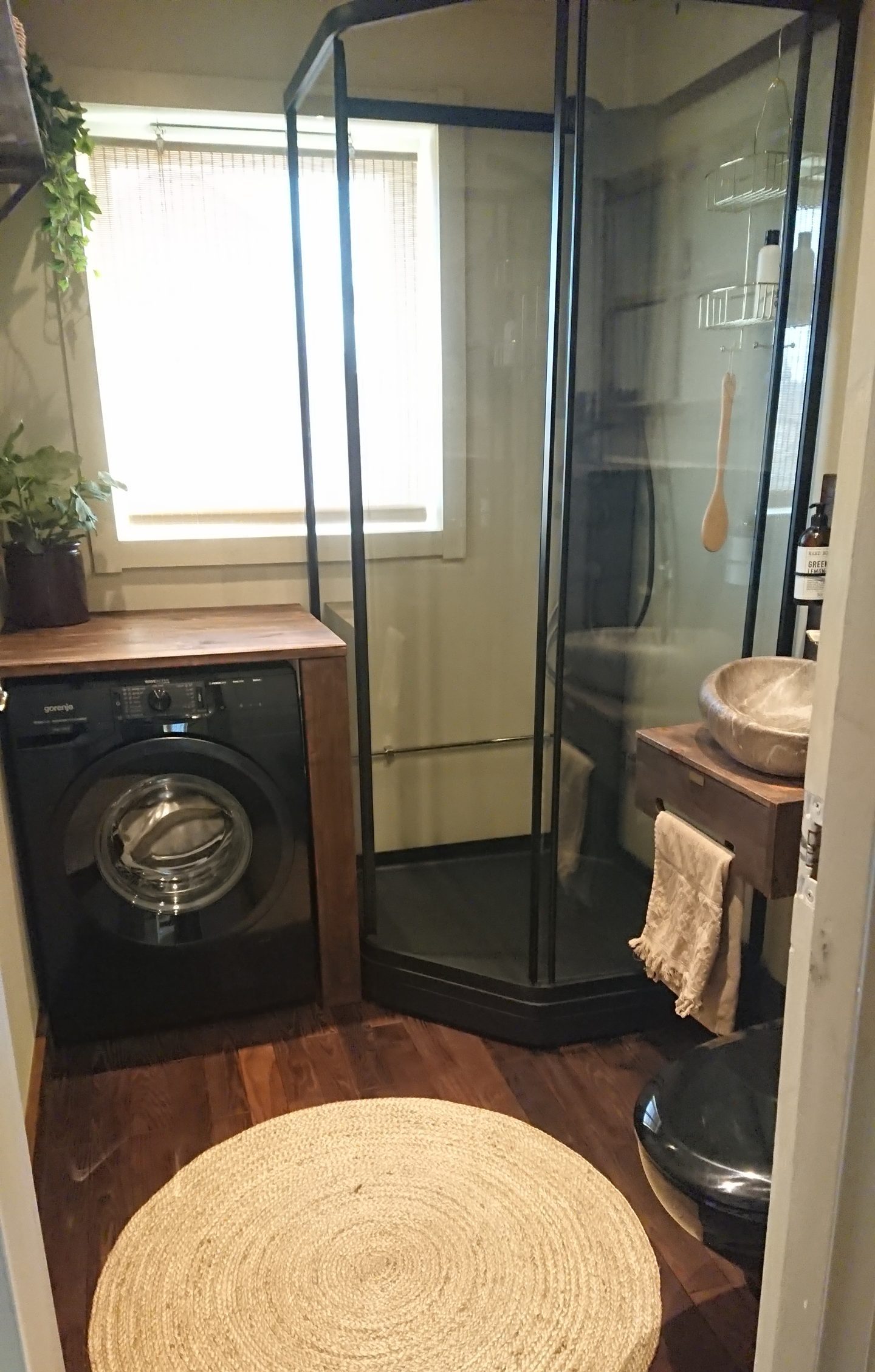 Aivan uusi kylpyhuone