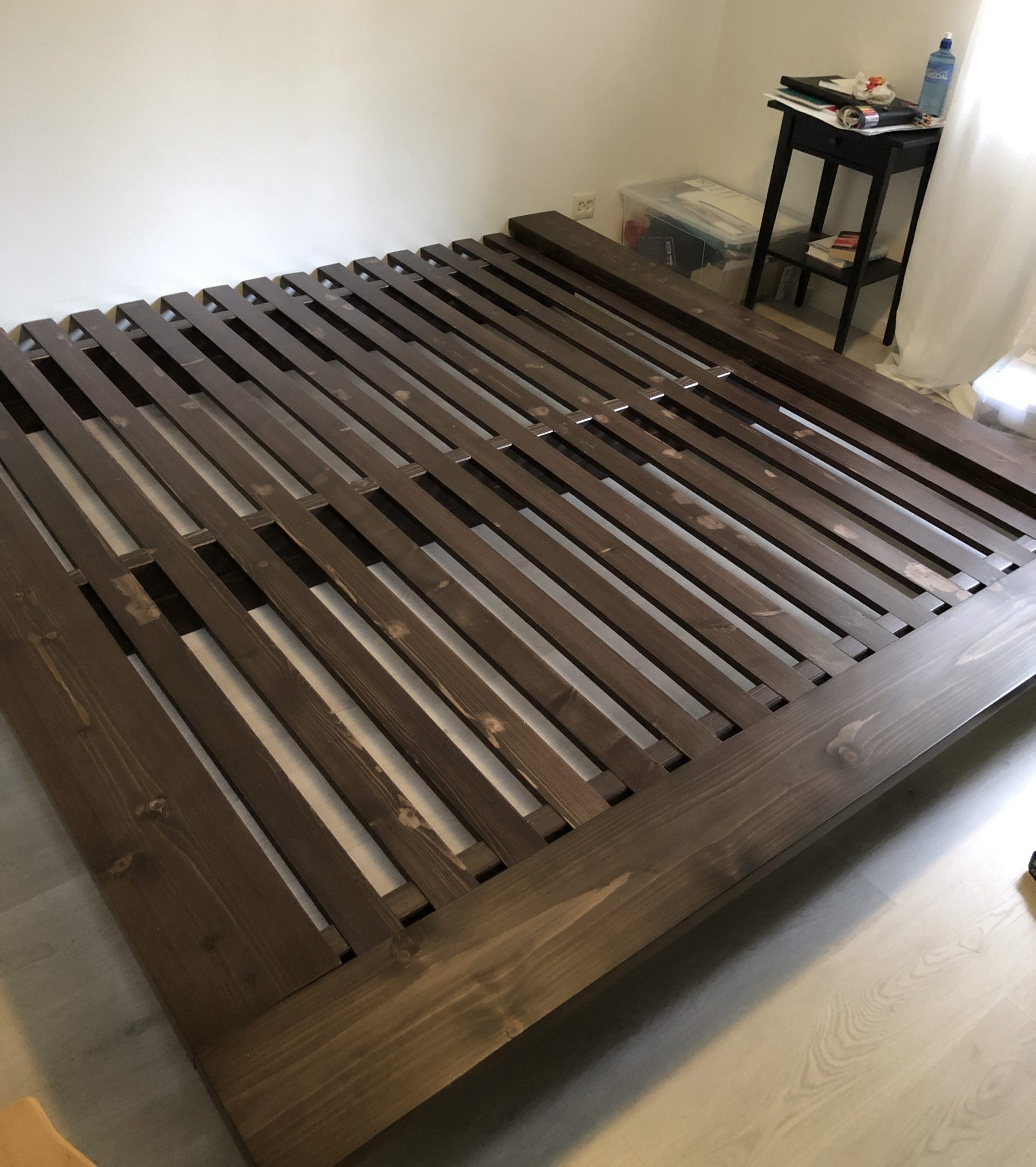 Sengeramme i træ og japansk stil