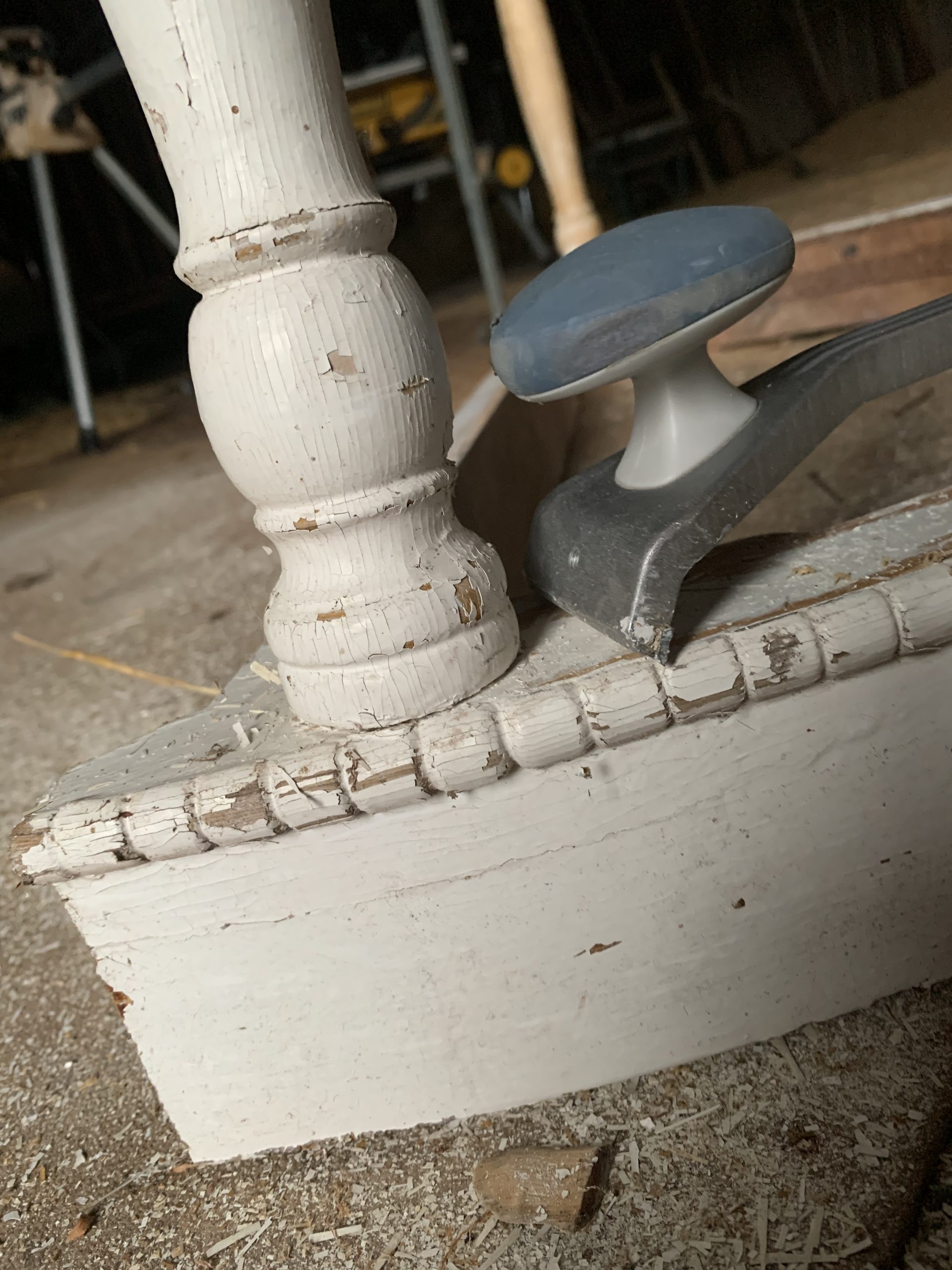 Istandsættelse af gammelt sidebord