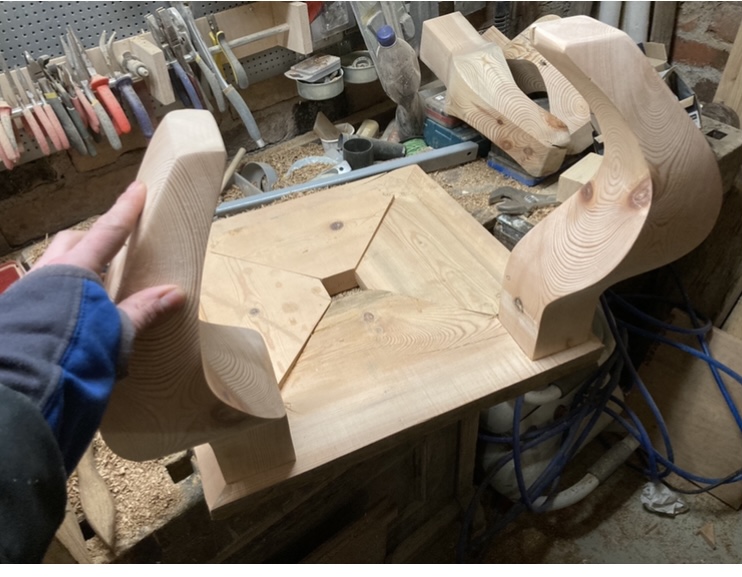 Sofabord med kraftige ben