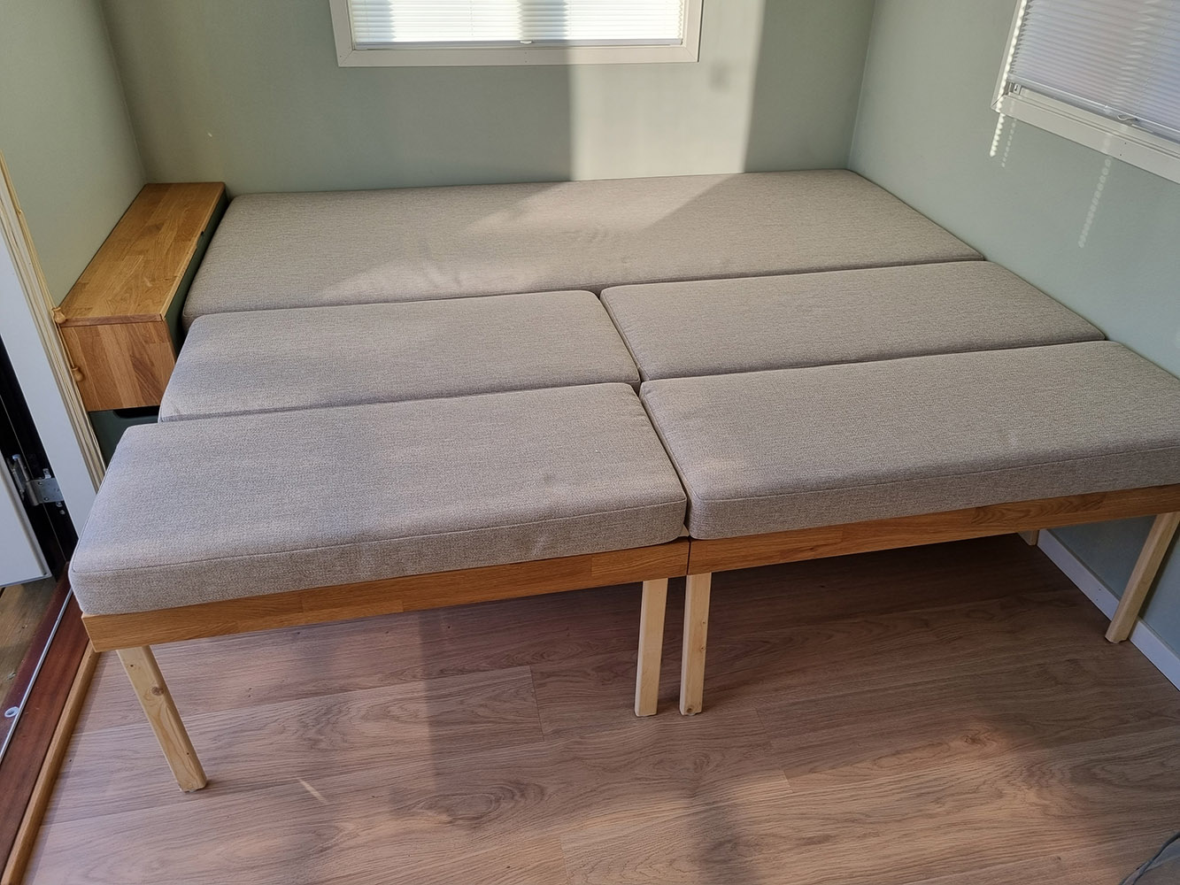 Sovesofa med oppbevaring