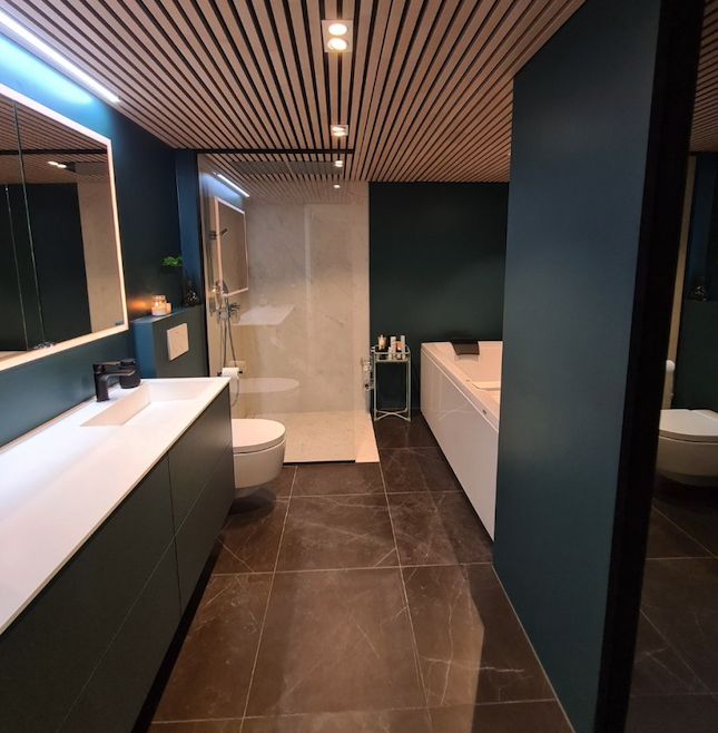 Uusiksi remontoitu kylpyhuone