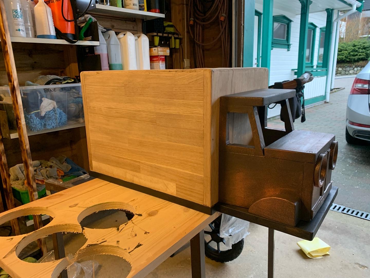 Opbevaringskasse som legebil