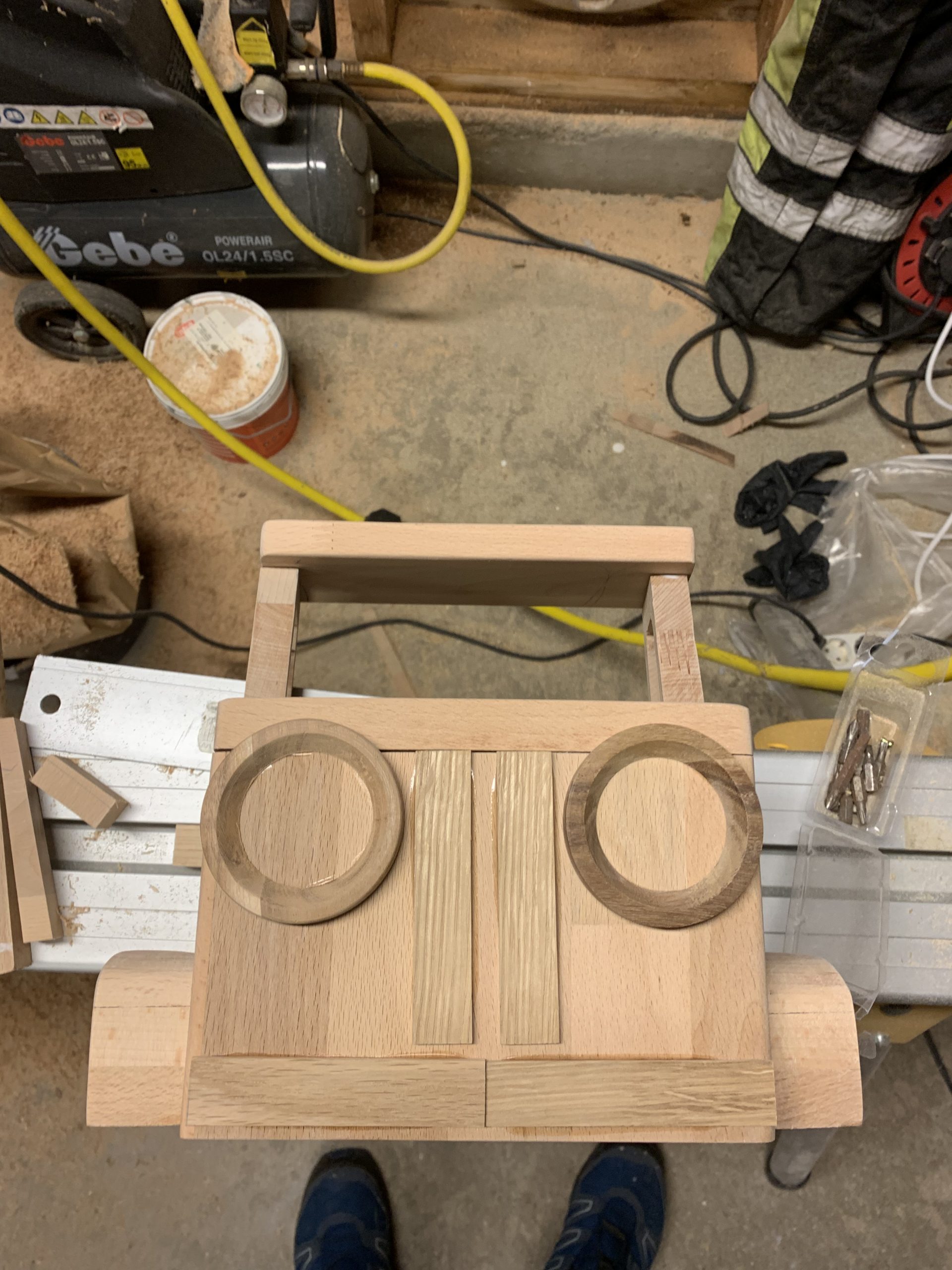 Opbevaringskasse som legebil